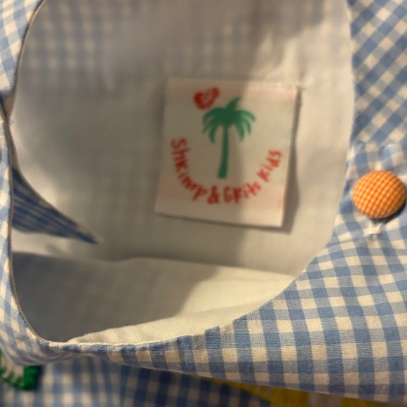 Shrimp & Grits Kids Blue Gingham Kids One Piece with Giraffe Design - Picture 3 of 5